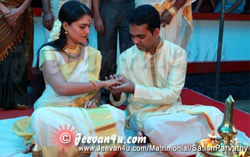 Satish Parvathy Engagement Photos